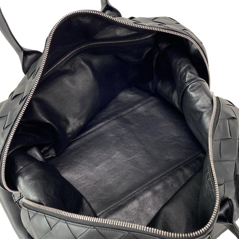 Bottega Veneta Boston Bag Maxi Intrecciato Black Main Item No Lock Leather