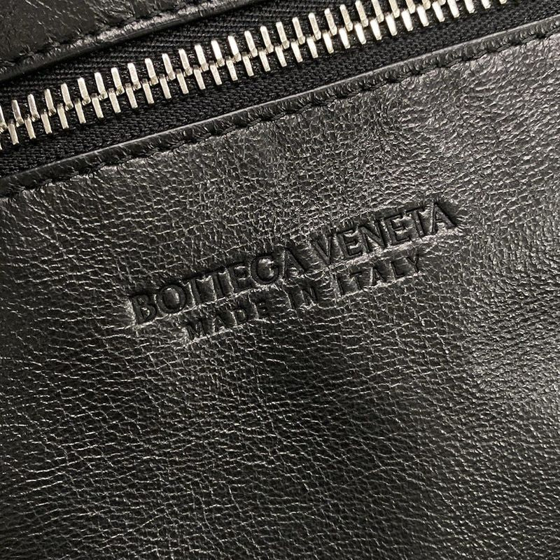 Bottega Veneta Boston Bag Maxi Intrecciato Black Main Item No Lock Leather