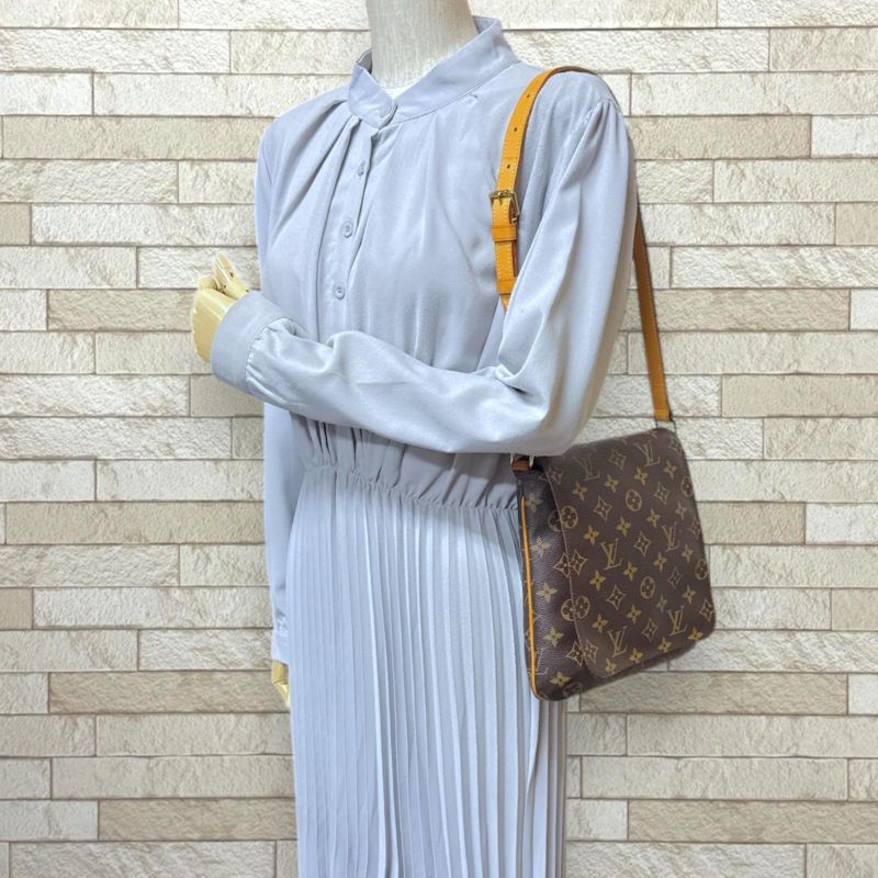 Louis Vuitton Musette Salsa Short Monogram Shoulder Bag Monogram Canvas M51258