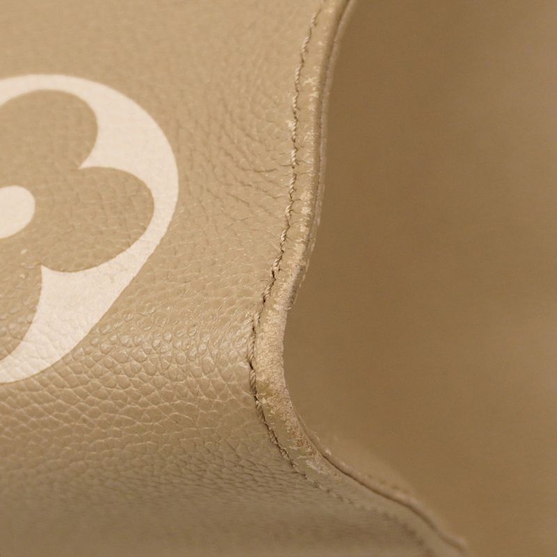 Louis Vuitton Tote Bag Monogram ・empreinte Bicolor on the Go MM M45494 Tourtrail