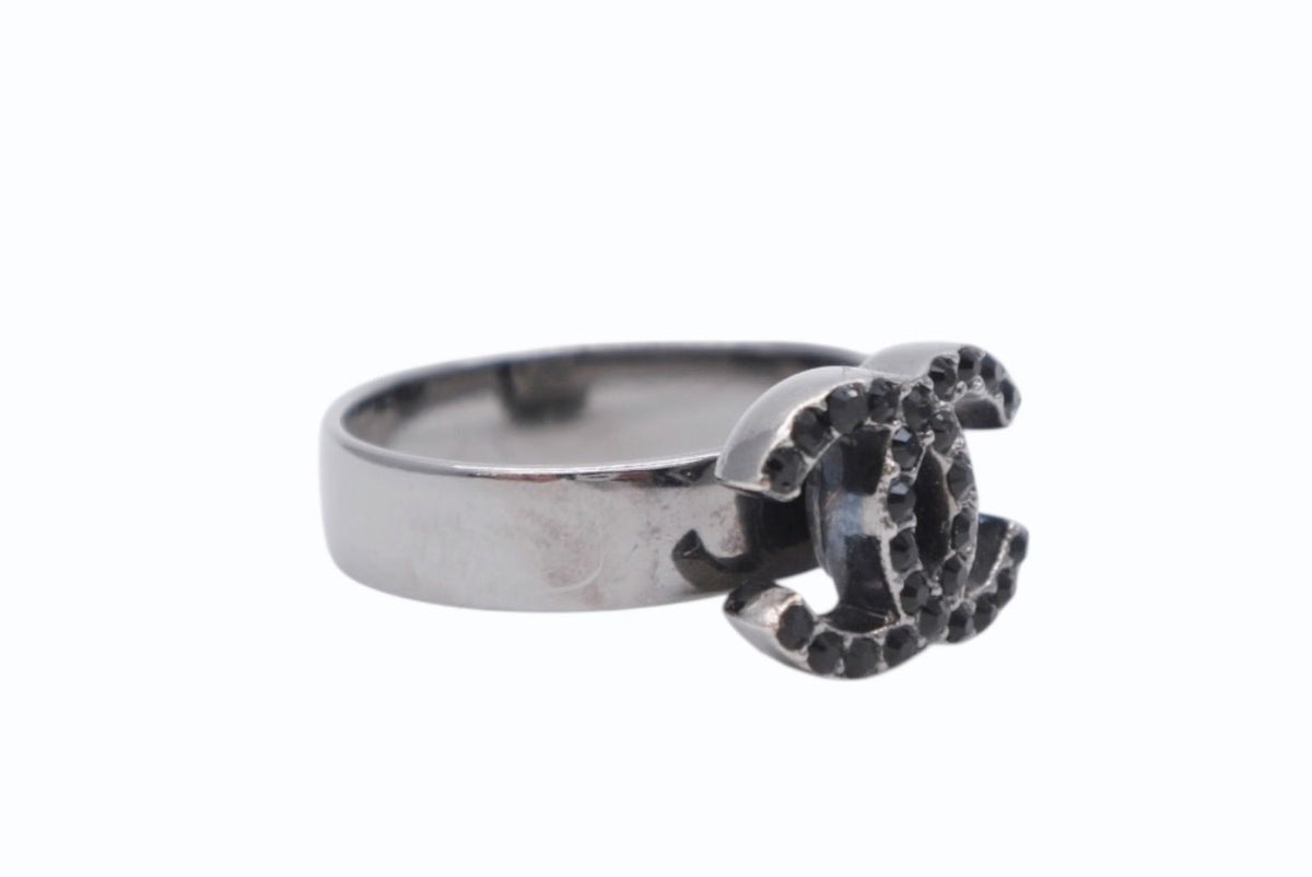 Chanel 09P CC Logo Ring Rhinestone Metal Silver Black — view 3