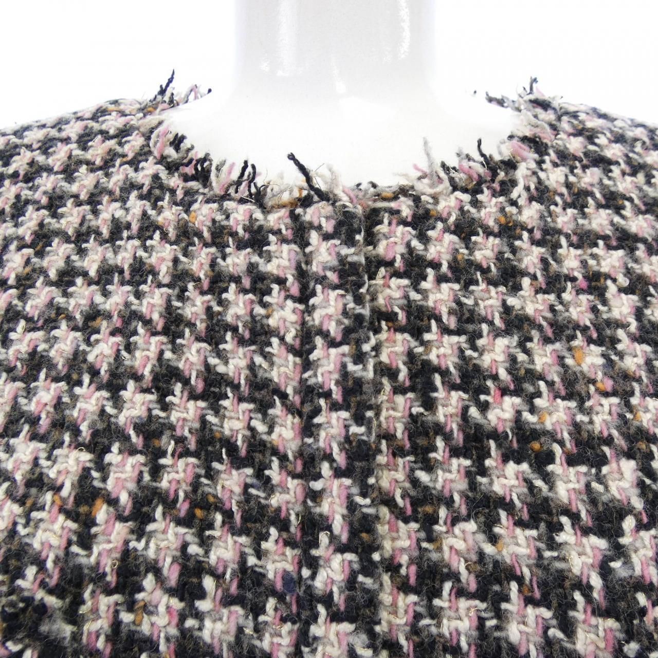 Chanel P33582v19719 08a Collarless Jacket