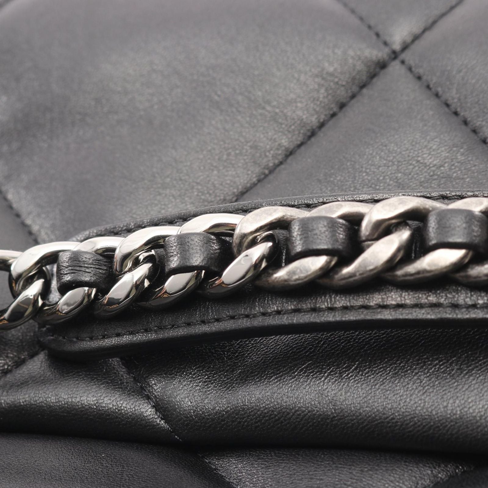 Chanel Shoulder Bag 19 Dizeneuf Matelasse As1160 Black Lambskin (sheep Leather)