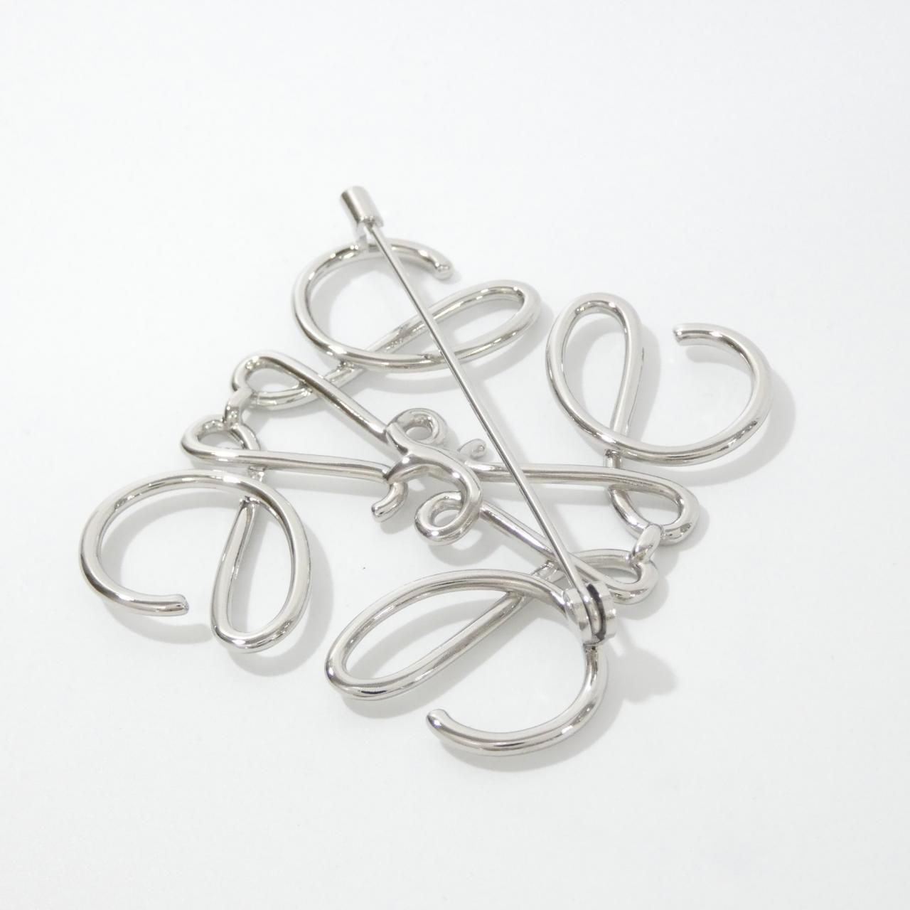 Loewe 111 25 020 Brooch