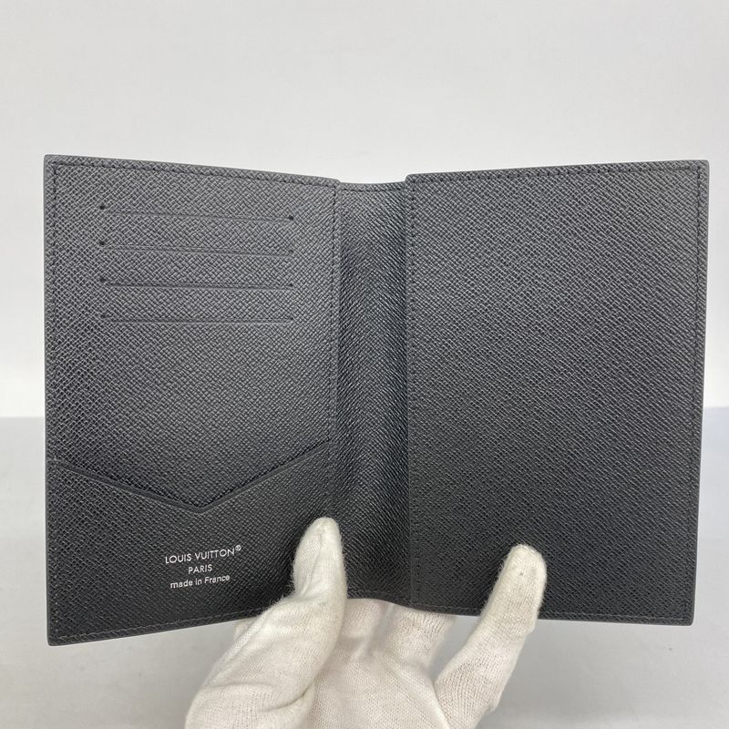 Louis Vuitton Pass Port Case Monogram Eclipse Couverture Pass Port Nm M64501