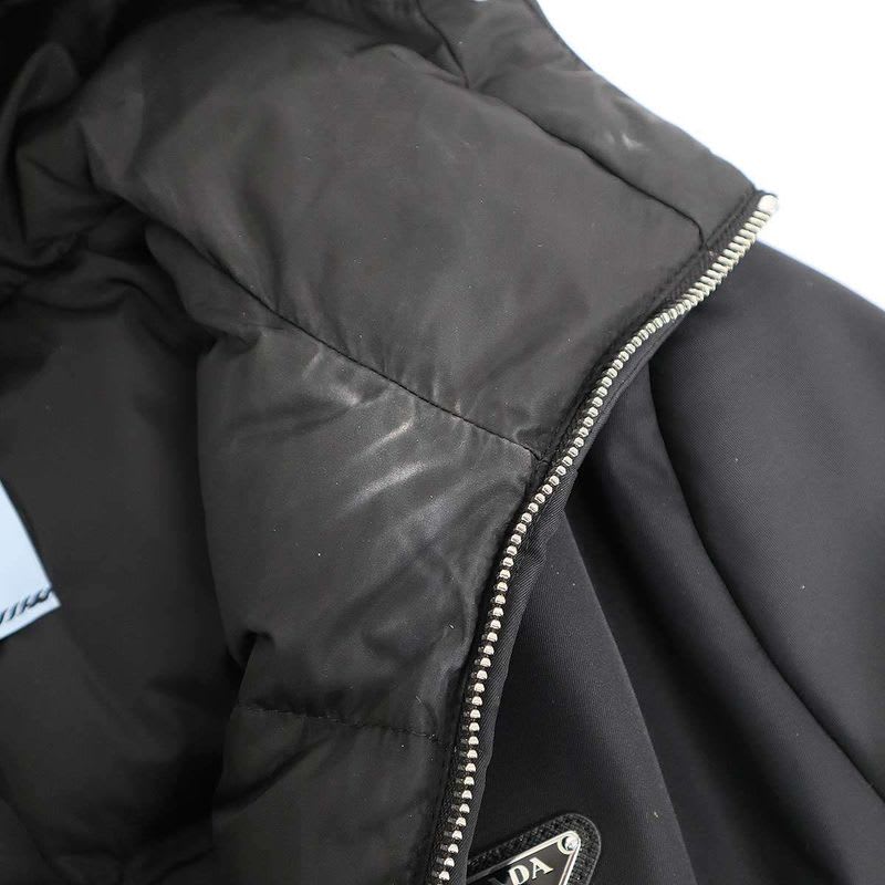 Prada 22 AW Re-Nylon Logo Plate Down Coat Black 36