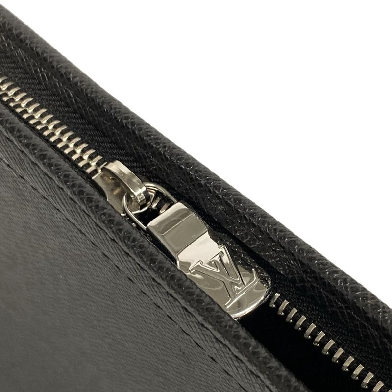 Louis Vuitton Clutch Bag Taiga Pochette Voyage M30450 Black Leather Cowhide