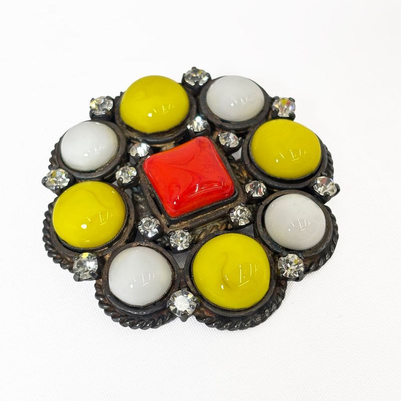 Chanel Vinte Gibrochi Brooch