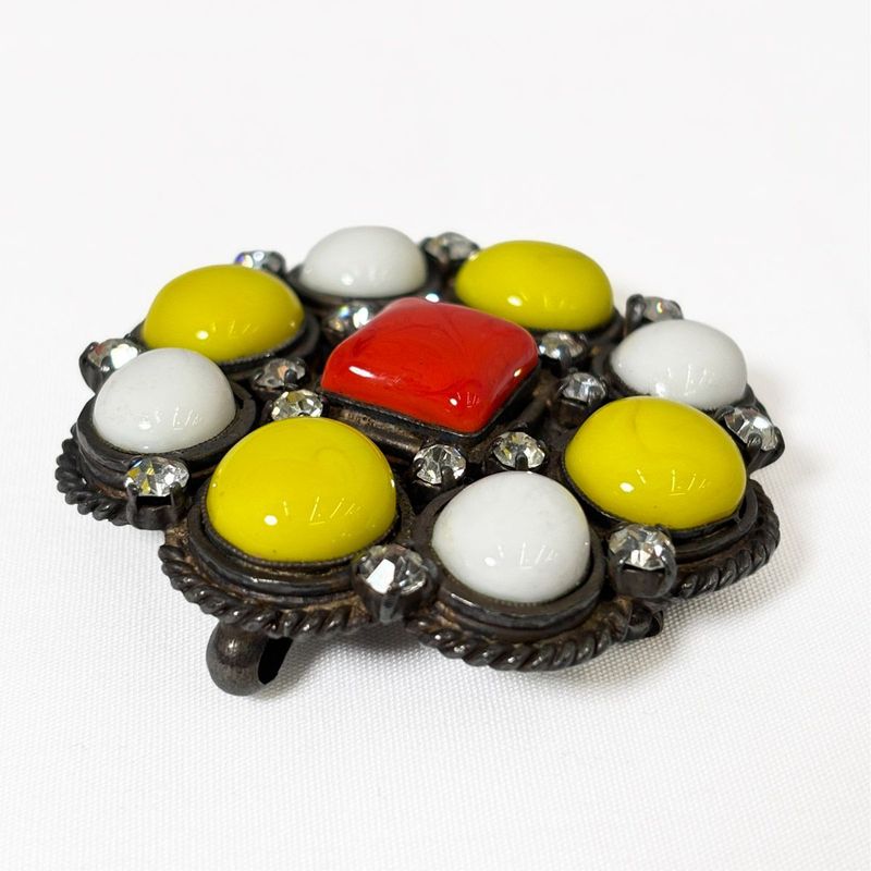 Chanel Vinte Gibrochi Brooch