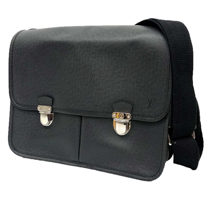 Louis Vuitton Taiga Alexei M32472 Shoulder Bag Messenger Bag Leather Black