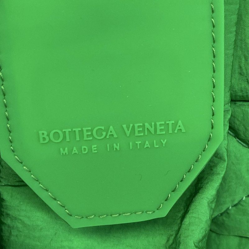 Bottega Veneta Shoulder Bag The Padded Tech Cassette Parakeet (green)