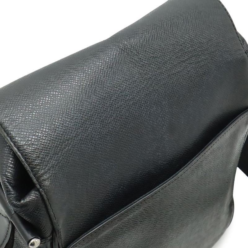 Louis Vuitton Taiga Yaranga Shoulder Bag Crossbody Leather Ardoise Black M30822