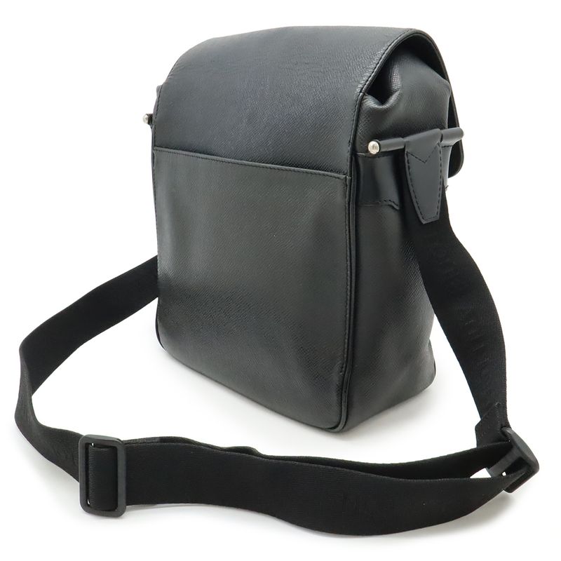 Louis Vuitton Taiga Yaranga Shoulder Bag Crossbody Leather Ardoise Black M30822