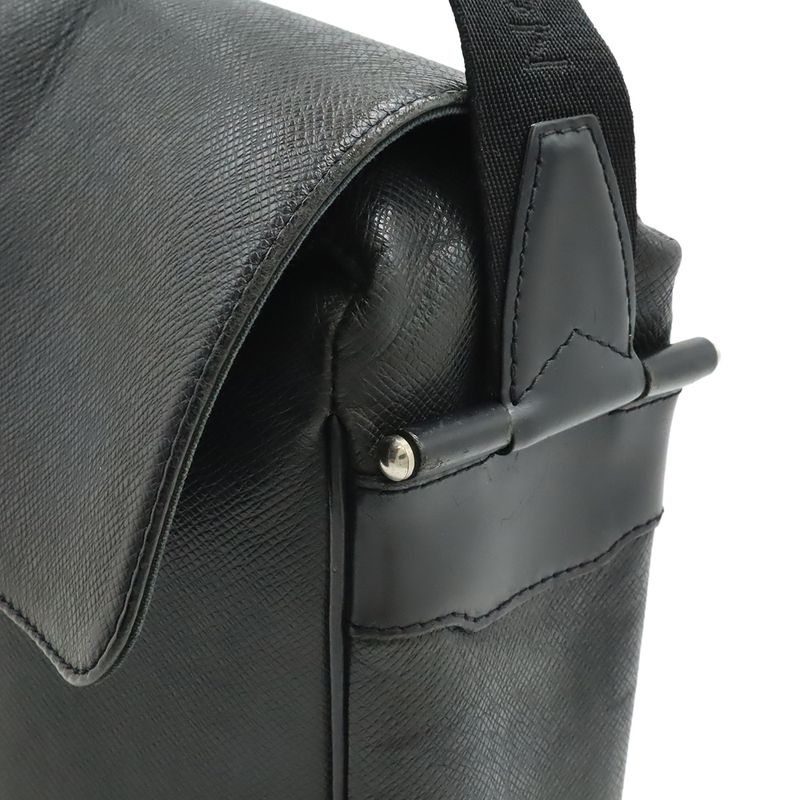 Louis Vuitton Taiga Yaranga Shoulder Bag Crossbody Leather Ardoise Black M30822