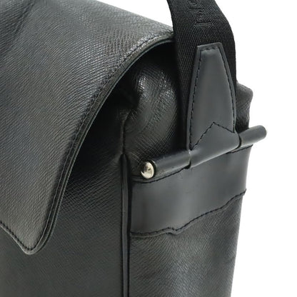 Louis Vuitton Taiga Yaranga Shoulder Bag Crossbody Leather Ardoise Black M30822