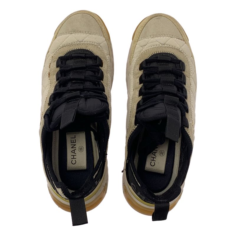 Chanel | G38501 Cocomark Matelasse Quilted Suede Sneakers | 37 | White | Ladies