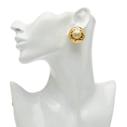 Chanel Matelasse Pearl Round Gold Plated Fake Pearl Ladies Chanel