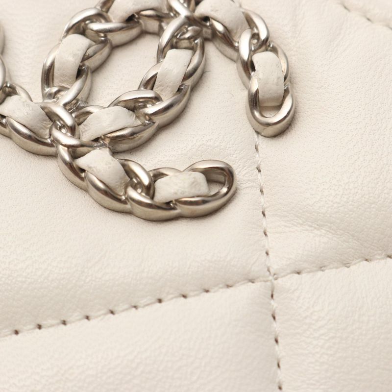 Chanel Coin Case 19 Dizeneuf White Lambskin (Sheepskin) Chanel19 Matelasse Coin