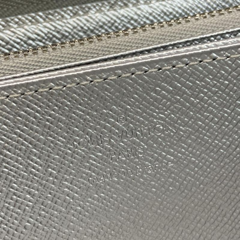 Louis Vuitton Long Wallet Epi Zippy Wallet M82794 Silver Leather Cowhide
