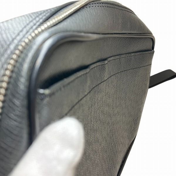 Louis Vuitton Taiga M30812 Bag Second Bag Unisex