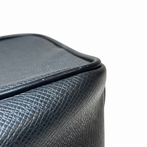 Louis Vuitton Taiga M30812 Bag Second Bag Unisex