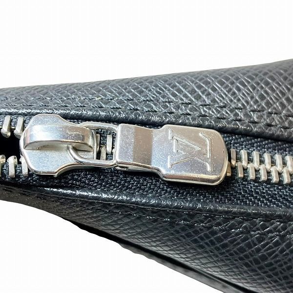 Louis Vuitton Taiga M30812 Bag Second Bag Unisex