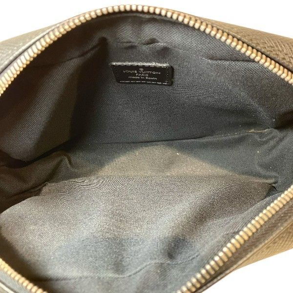 Louis Vuitton Taiga M30812 Bag Second Bag Unisex