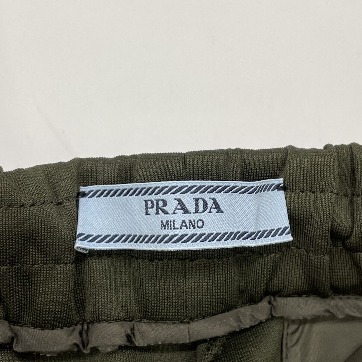 Prada ｶｰｷ ｼﾞｯﾌﾟﾃﾞｻﾞｲﾝ ﾃｰﾊﾟｰﾄﾞﾊﾟﾝﾂ Ｘｓ