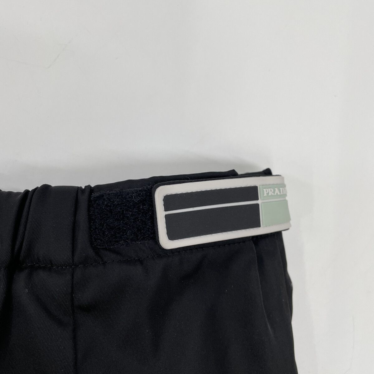 Prada ﾌﾞﾗｯｸ 22h745 ﾅｲﾛﾝﾊﾟﾝﾂ 38ｓ