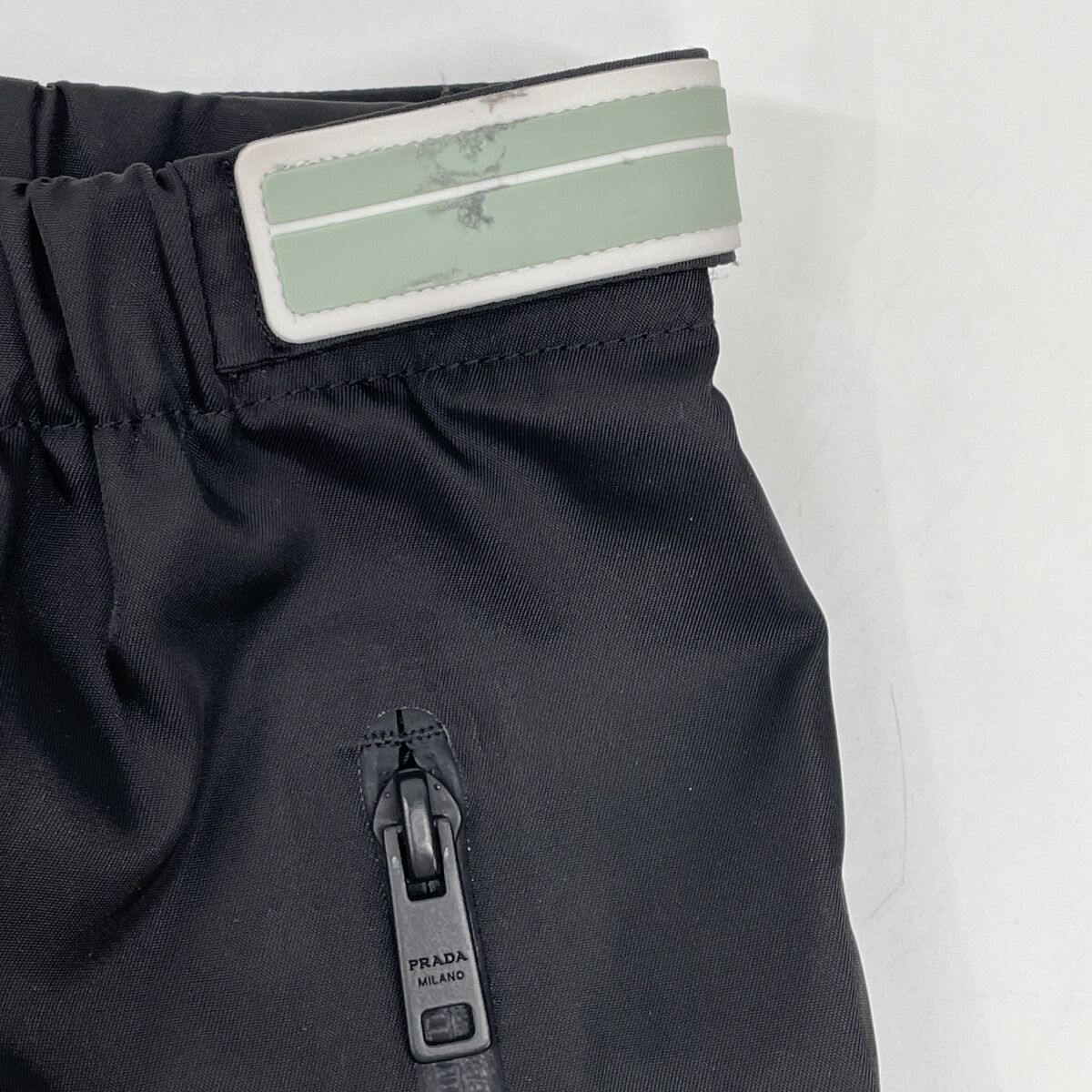 Prada ﾌﾞﾗｯｸ 22h745 ﾅｲﾛﾝﾊﾟﾝﾂ 38ｓ