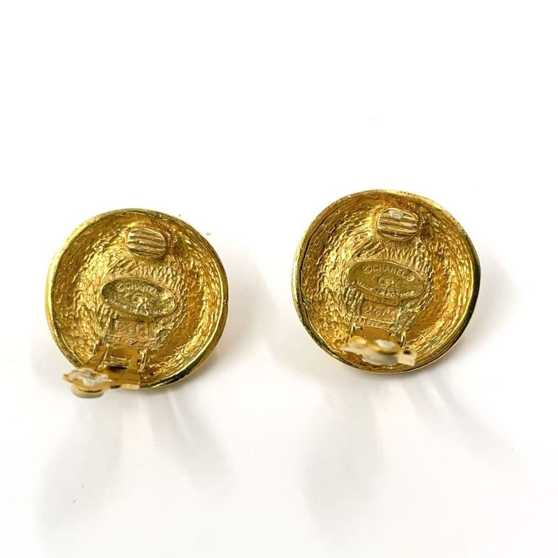 Chanel Matelasse Fake Pearl Metal X Fake Pearl Off White X Gold Earring