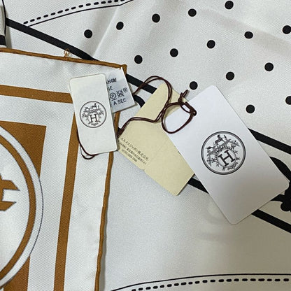 Unused with Tag Hermes Women's Carre Geant Double Face Morning Walk