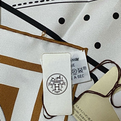 Unused with Tag Hermes Women's Carre Geant Double Face Morning Walk