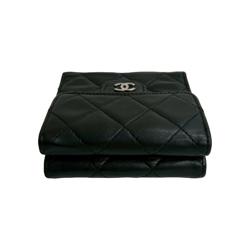 Chanel Chanel Timeless Classic Quilted W Hook Lambskin Bifold