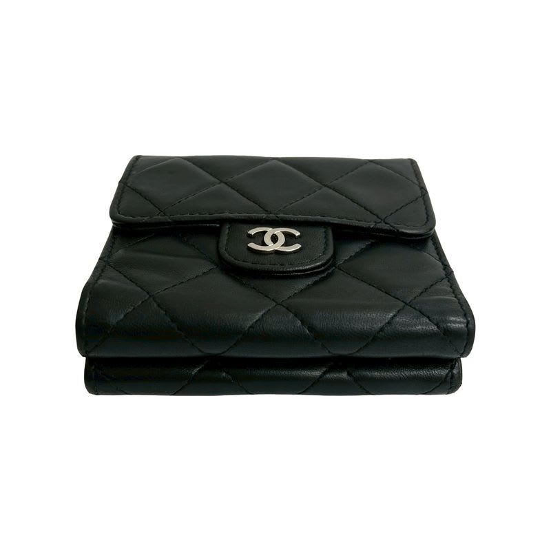 Chanel Chanel Timeless Classic Quilted W Hook Lambskin Bifold