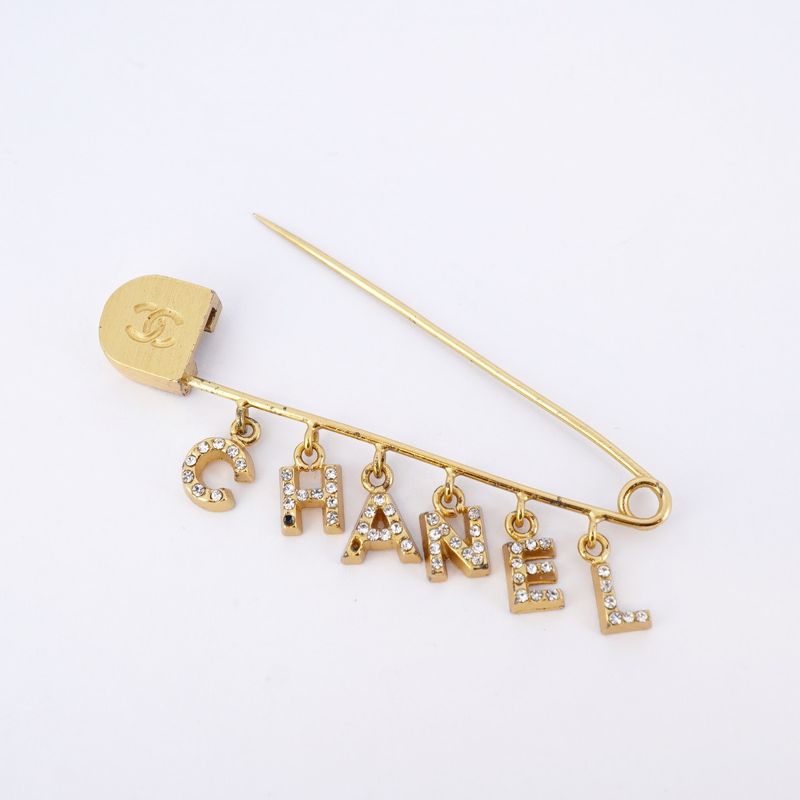 Chanel Brooch Here Mark Chanel Logo GP Plated Rhinestone Gold Ladies