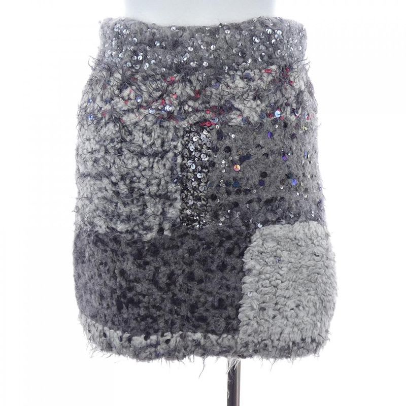 Chanel Size 36 Gray Skirt