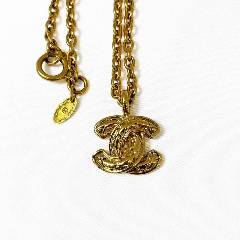 Chanel CC Logo Necklace Gold Quilted Chain