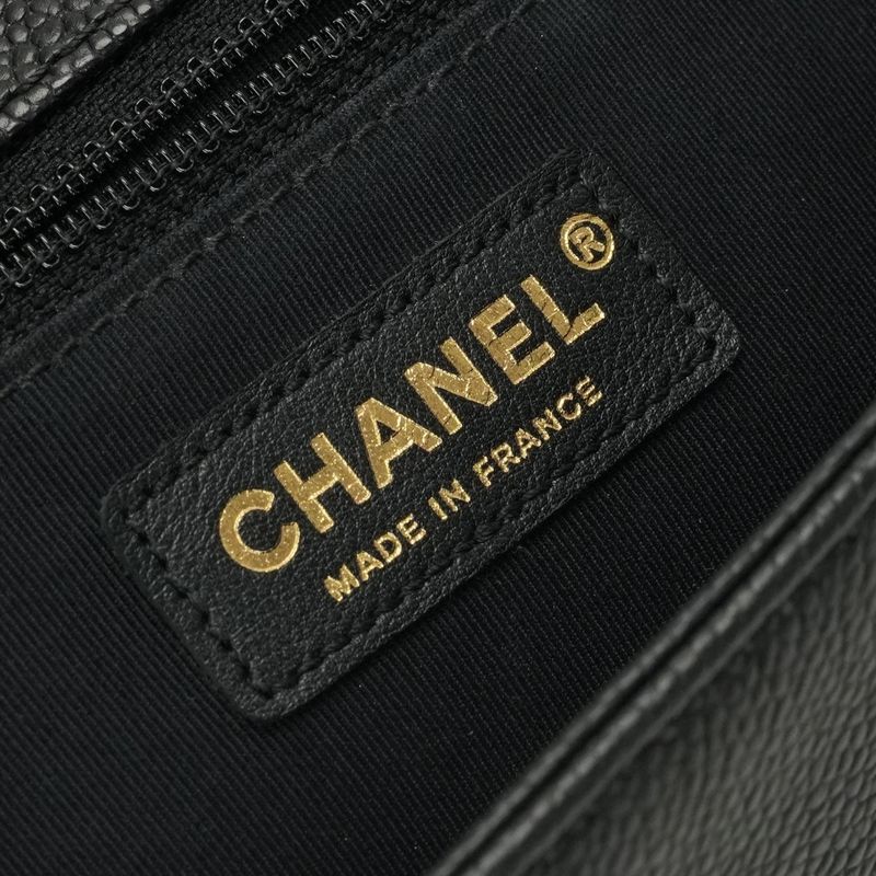 Chanel Boy Chanel Bag Shoulder Bag Caviar Skin Black Gold Hardware Chain