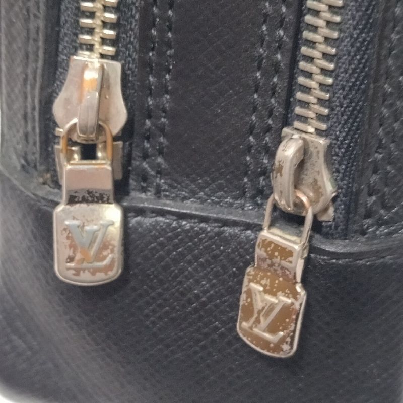 Louis Vuitton Pavel Taiga Ardoise Clutch