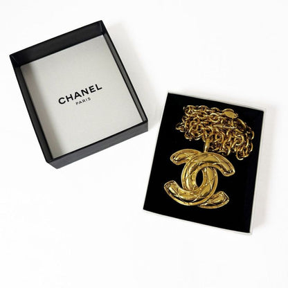 Chanel CC Logo Chain Necklace Gold Quilted