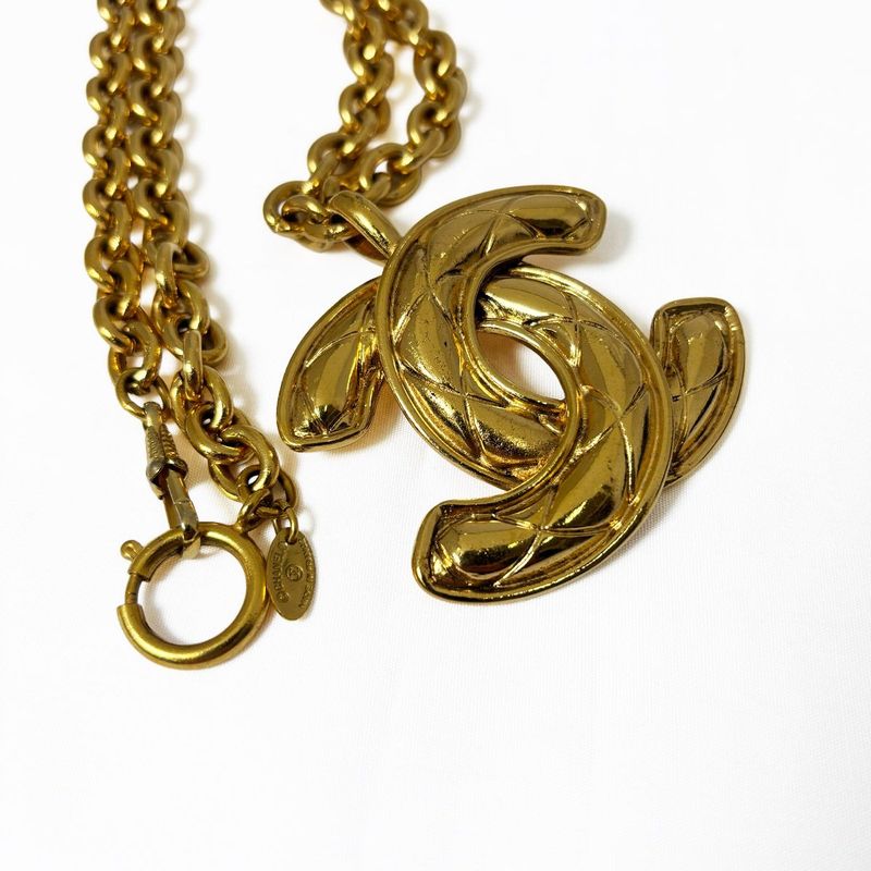 Chanel CC Logo Chain Necklace Gold Quilted