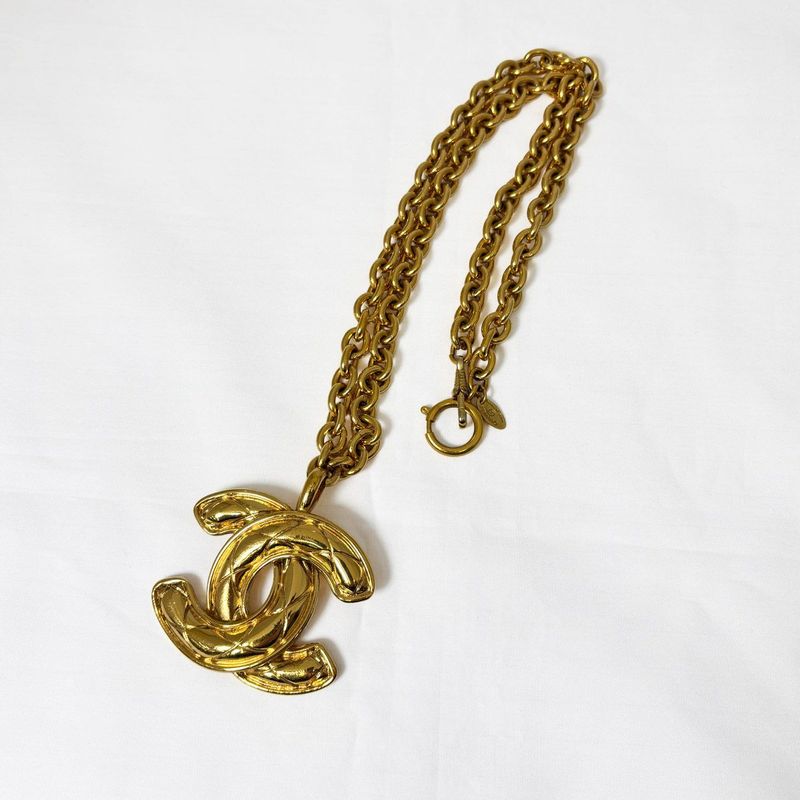 Chanel CC Logo Chain Necklace Gold Quilted