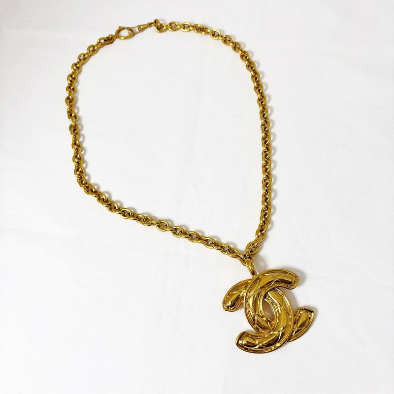 Chanel CC Logo Chain Necklace Gold Quilted