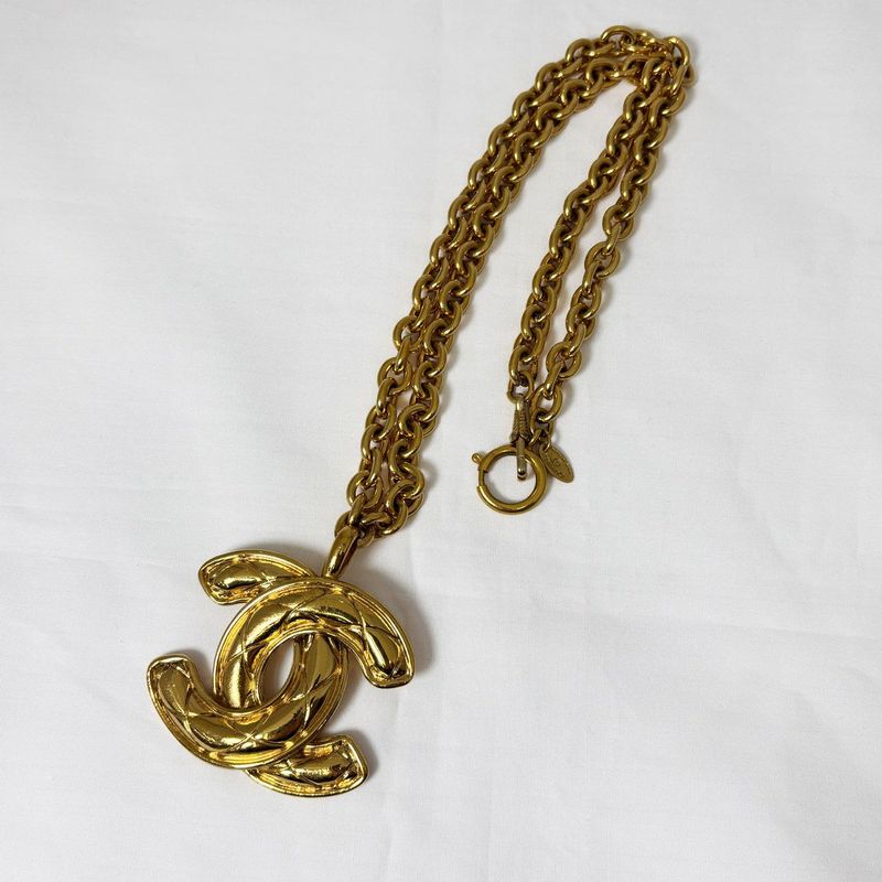 Chanel CC Logo Chain Necklace Gold Quilted