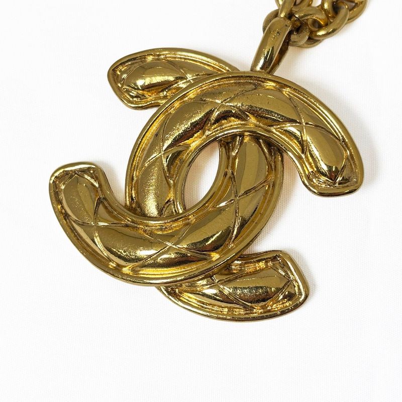 Chanel CC Logo Chain Necklace Gold Quilted
