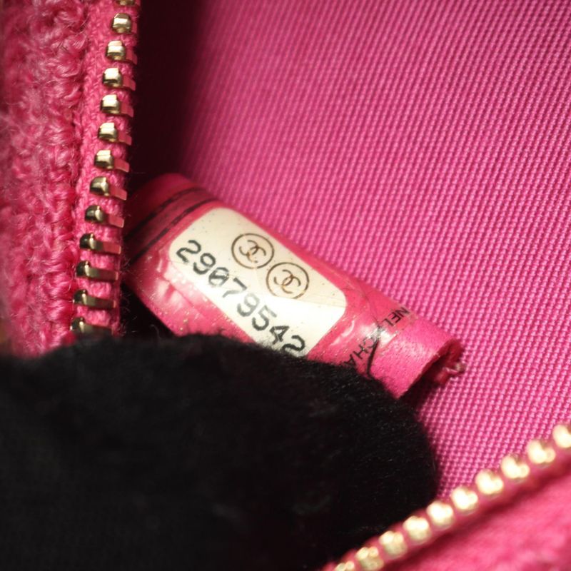 Chanel Shoulder Bag Chanel 19 Matelasse Fuchsia Pink Fabric Matelasse Round