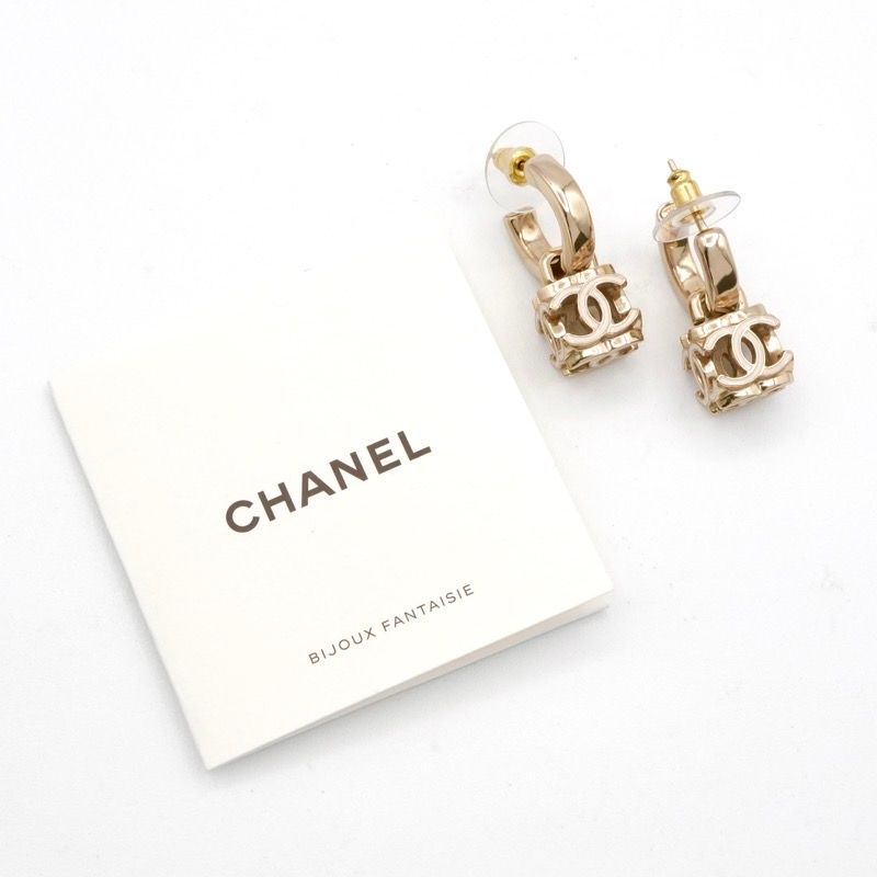 Chanel Earrings Chien Pangold White Cocomark Cube
