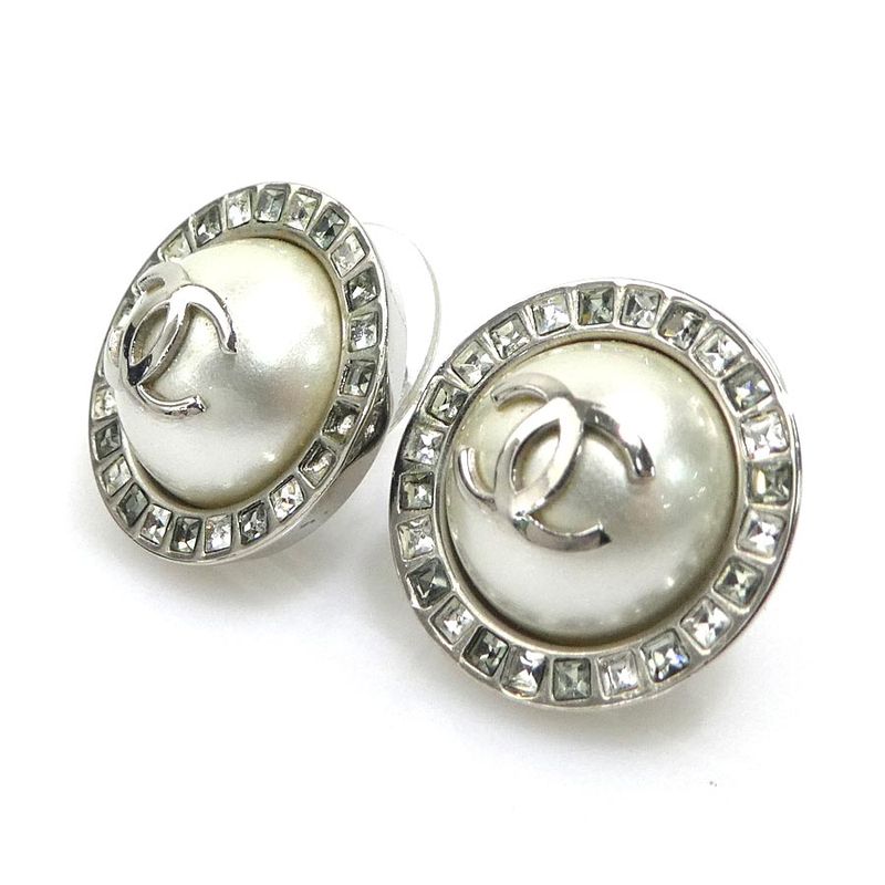 Chanel Earrings Here Mark