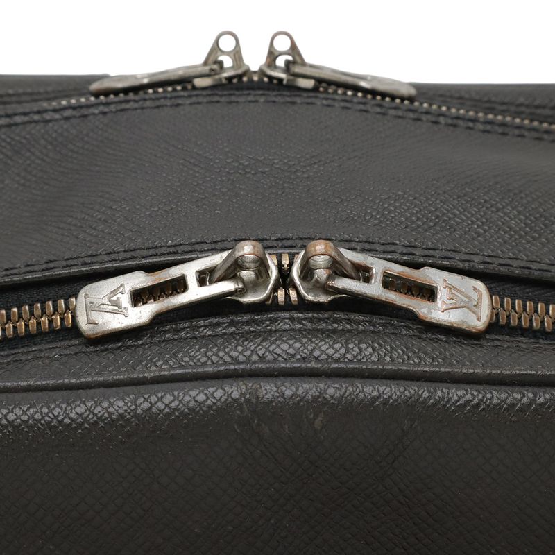 Louis Vuitton Taiga Reporter PM Shoulder Bag Crossbody Leather Ardoise Black